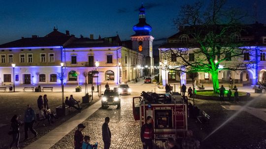 Krośnieński rynek rozbłysł na niebiesko