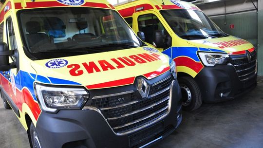 Krośnieński szpital ma dwie nowe karetki. Tabor uzupełni wkrótce kolejna