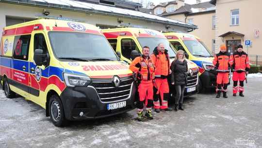 Krośnieńskie pogotowie ma trzy nowe ambulanse [ZDJĘCIA]