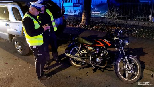 Krosno. 32-letni motocyklista wjechał w zaparkowany samochód