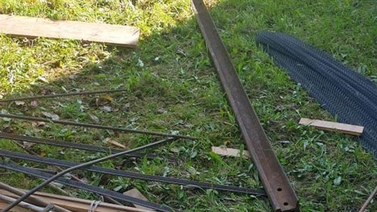 ? Krosno/Bema: Szyna przygniotła palec nastolatka. Uwolnili go strażacy