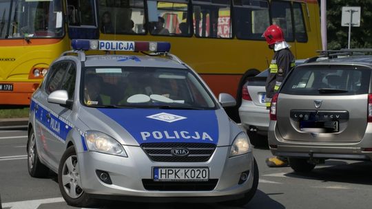 KROSNO: Chwila nieuwagi i kraksa samochodów gotowa