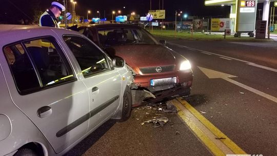 KROSNO: Czołowe zderzenie dwóch pojazdów na ulicy Podkarpackiej