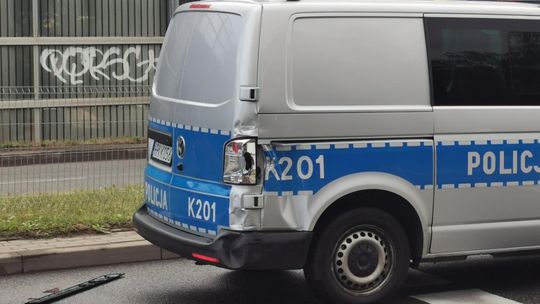 ? Krosno/DK28: Zderzenie trzech pojazdów, w tym radiowozu policji