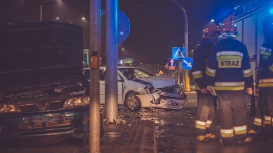 KROSNO: Dwie osoby poszkodowane w zderzeniu samochodów