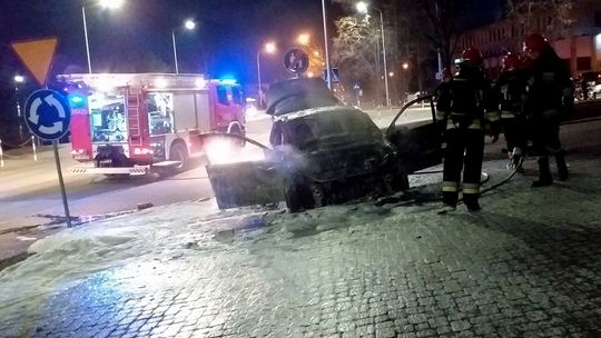 KROSNO-GUZIKÓWKA: Doszczętnie spłonęło Renault