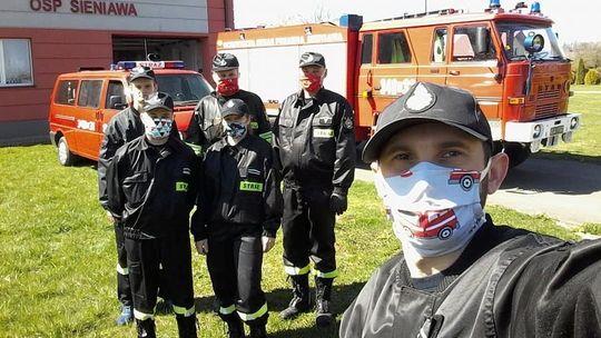 Krosno i powiat. Strażacy dostarczają maseczki ochronne mieszkańcom