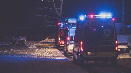 Krosno. Interwencja służb w jednym z bloków na Osiedlu Tysiąclecia. Pomocy potrzebowała kobieta
