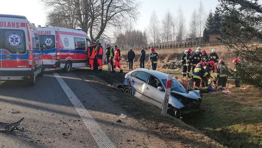 KROSNO: Jechali na narty, uderzyli w betonowy mostek