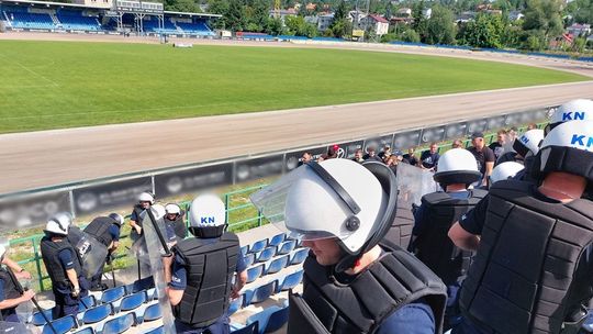 Krosno/Jedlicze. Policjanci i żołnierze ćwiczyli na wypadek zaistnienia sytuacji kryzysowej