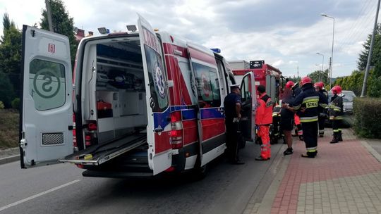 KROSNO: Kierowca Skody wjechał w latarnię
