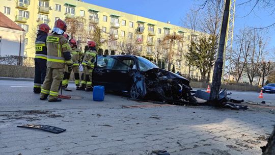 Wjechał w latarnię i uciekł z miejsca zdarzenia