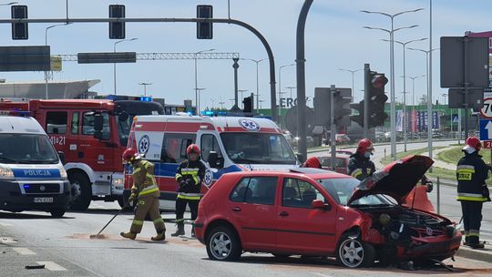KROSNO: Kierujący Volkswagenem wjechał w barierki na ulicy Podkarpackiej