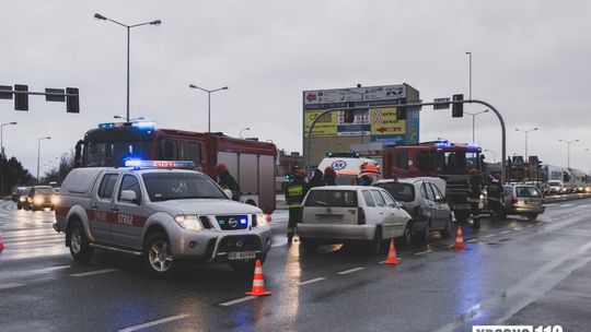 KROSNO: Kobieta poszkodowana w zderzeniu czterech samochodów