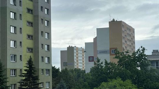 Krosno. Kobieta wypadła z okna bloku przy Mickiewicza