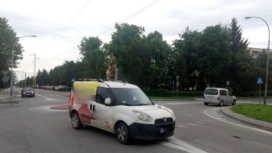 KROSNO: Kolejna kolizja na rondzie u zbiegu Sikorskiego/Hallera/Wieniawskiego