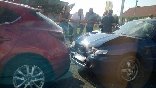 KROSNO: Kolizja 3 pojazdów na obwodnicy