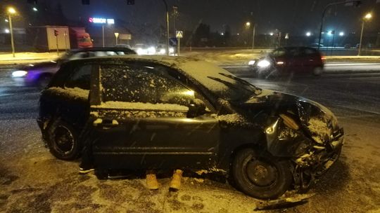KROSNO: Kolizja dwóch aut na skrzyżowaniu ulic Podkarpackiej i Zręcińskiej