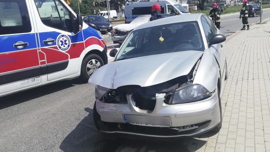 KROSNO: Kolizja dwóch samochodów na skrzyżowaniu ulic Lwowskiej i Hallera