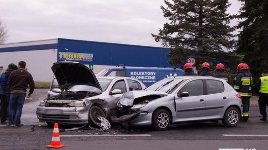 KROSNO: Kolizja dwóch samochodów na ul. Krakowskiej