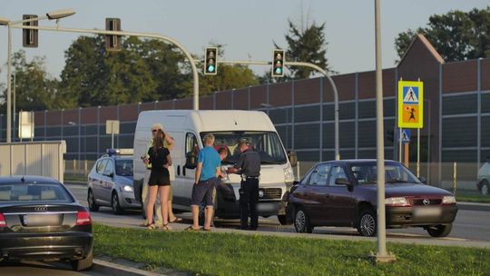 KROSNO: Kolizja przed przejściem dla pieszych na Podkarpackiej