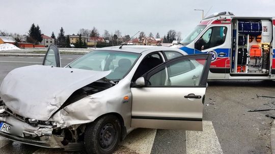 KROSNO: Kolizja samochodów na ul. Lotników. Ranna kobieta