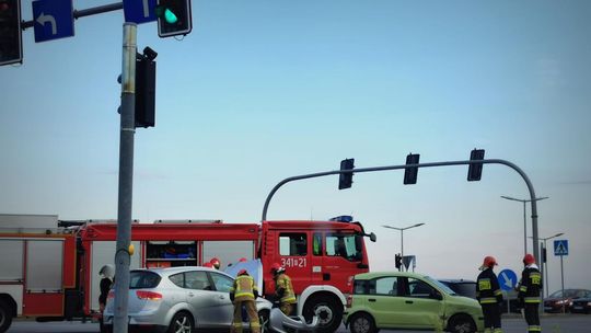 ? Krosno. Kolizja seata i fiata na skrzyżowaniu DK28
