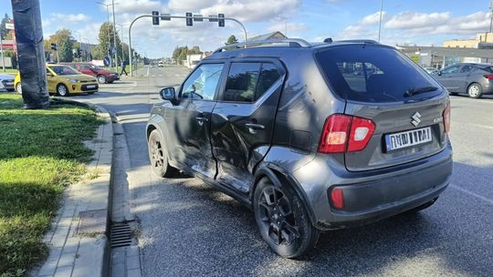 Krosno. Kolizja toyoty i suzuki na skrzyżowaniu