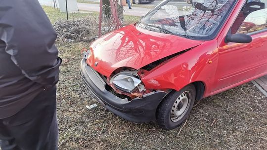 KROSNO: Kolizja trzech osobówek na skrzyżowaniu ulic Czajkowskiego, Jagiellońskiej i Pużaka