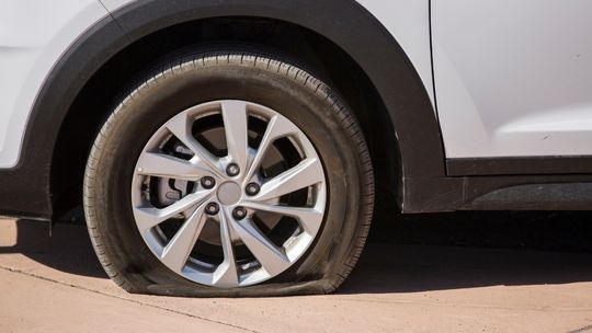 ? Krosno. Kto przebił kilkadziesiąt opon samochodów zaparkowanych na Osiedlu Markiewicza?