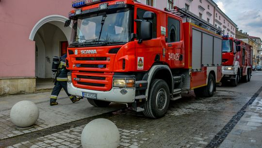 KROSNO: Kule zablokowały strażaków. Opóźniła się akcja gaśnicza