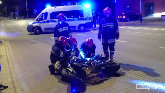 Krosno: Motocyklista po zderzeniu z nissanem sunął 70 metrów asfaltem