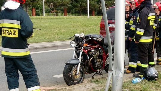 KROSNO: Motocyklista wjechał w latarnię