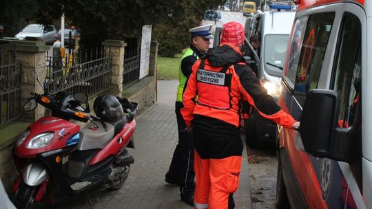 KROSNO: Motorowerzysta wjechał w Poloneza