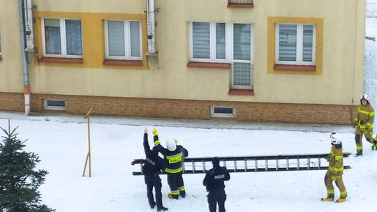 Krosno. Na pomoc było za późno. Zwłoki mężczyzny w jednym z bloków