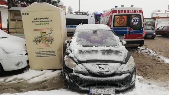 KROSNO: Na ul. Popiełuszki wjechał w kontener PCK