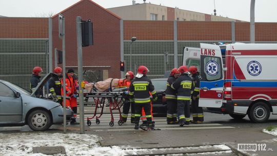 Krosno: Najechanie na tył pojazdu. Jedna osoba do szpitala.