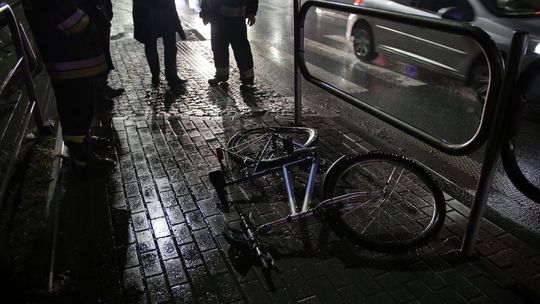 KROSNO: Niespokojne popołudnie na drogach. Potrącenie pieszego, rowerzysty, zderzenie aut