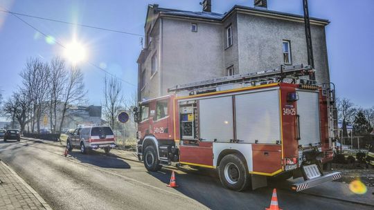 Krosno: Pechowy pożar sadzy w kominie