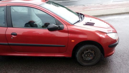 KROSNO: Pieszy wtargnął pod auto na czerwonym świetle