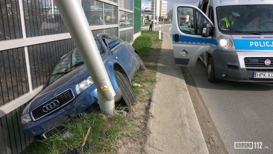 KROSNO: Poczuł się słabo. Wjechał w latarnię