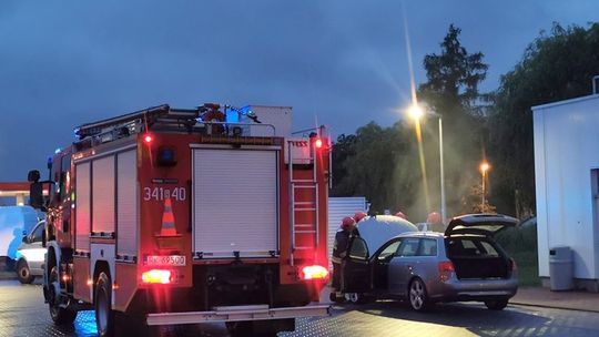 Krosno. Pożar Audi na stacji paliw