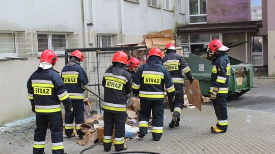 KROSNO: Pożar kontenera z tekturami przy szpitalu