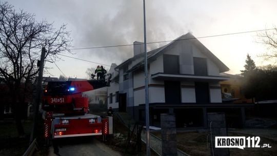 KROSNO: Pożar poddasza w budynku mieszkalnym na ulicy Zagórze.