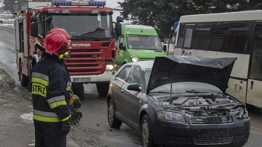 KROSNO: Pożar samochodu w wyniku kolizji na ul. Piłsudskiego