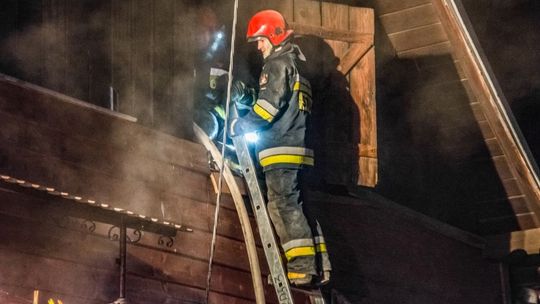 KROSNO: Pożar w domu. Poszkodowany mężczyzna