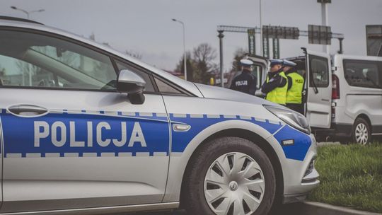 Krosno. Próbował wyjechać z parkingu. Zasnął za kierownicą, bo był pijany