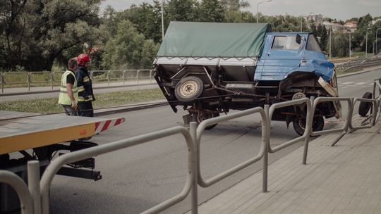 KROSNO: Przewrócony Żuk. Przy hamowaniu urwało się koło
