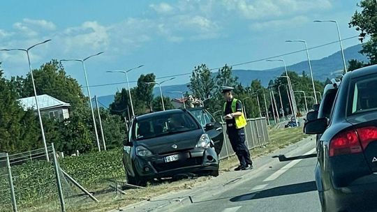 Krosno. Renault zepchnięte z jezdni przez scanię