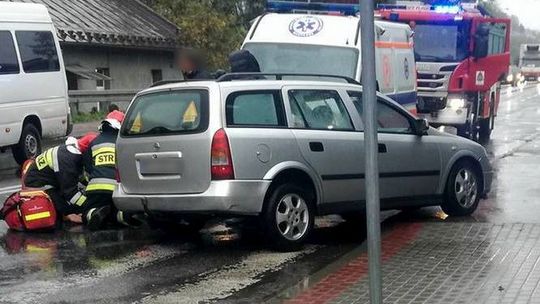 KROSNO: Starszy mężczyzna potrącony na przejściu